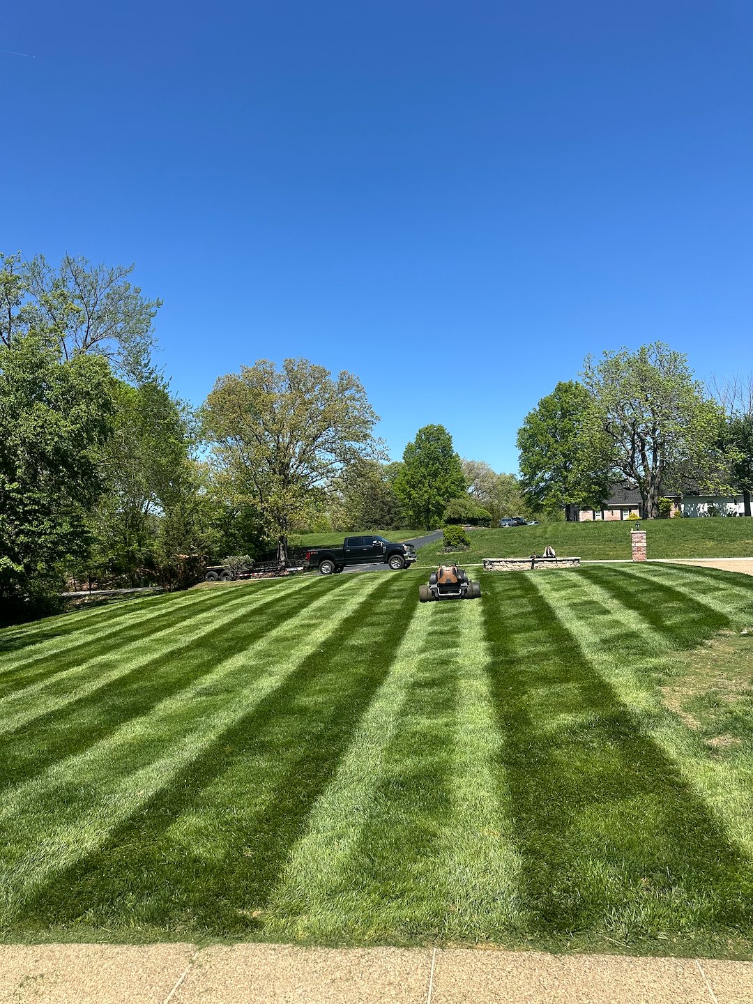 Top Tier O'Fallon Missouri Weekly Lawn Mowing Service